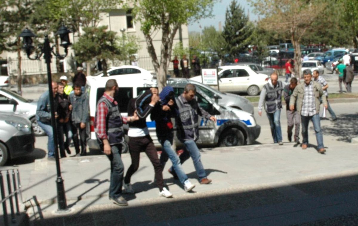 Erzurum\'da Uyuşturucu Tacirlerine Şok Baskın