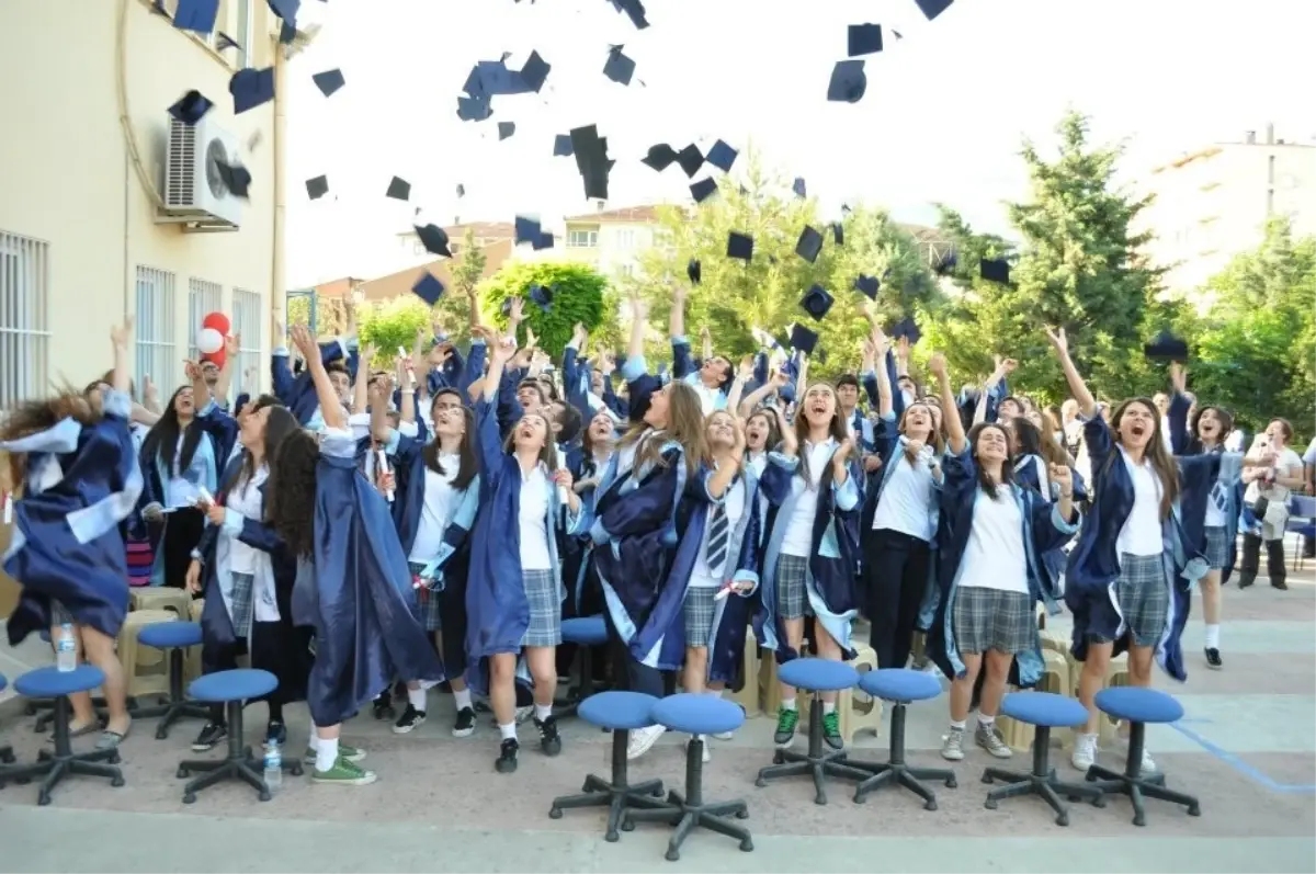 Gemlik Anadolu Lisesi\'nde Mezuniyet Coşkusu