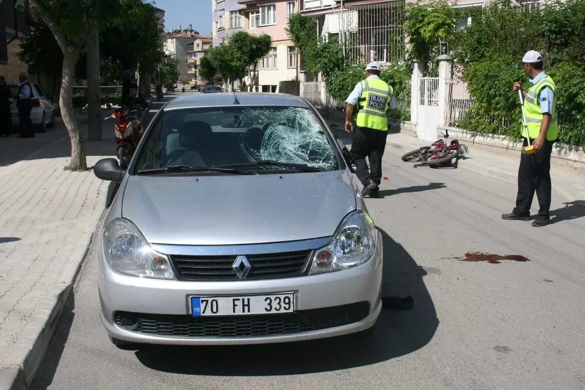 Karaman\'da Motosiklet Otomobille Çarpıştı: 1 Yaralı