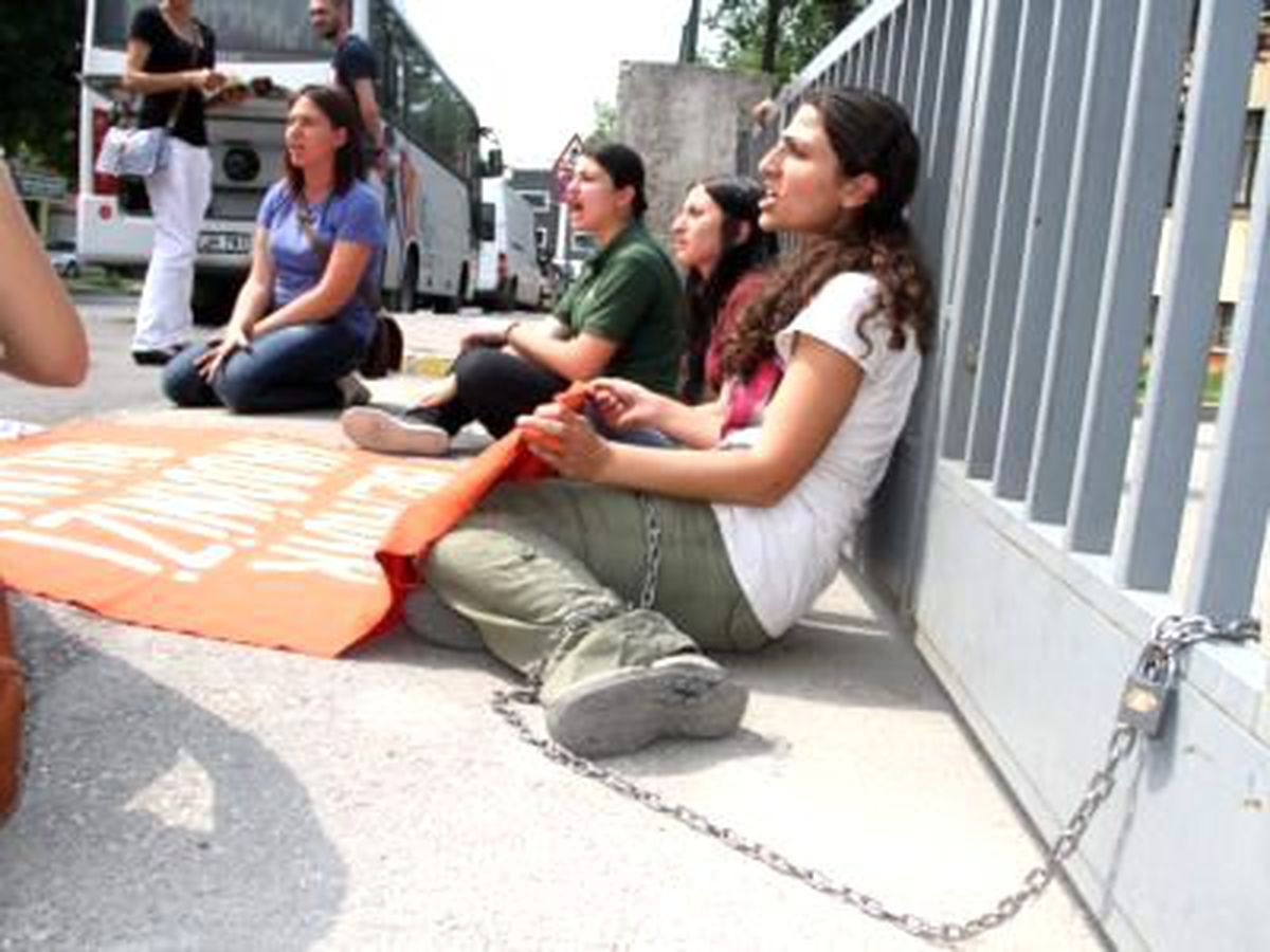 Kürtaj Eylemi Yapan Kadınlara Gözaltı