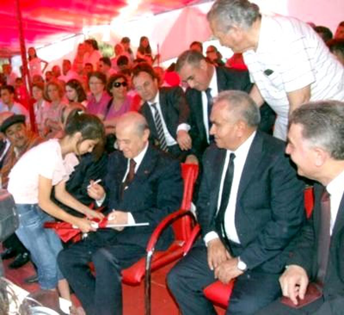 Mersin3 Bahçeli: AKP\'nin Yanlışları Yüzünden Terör Hortladı