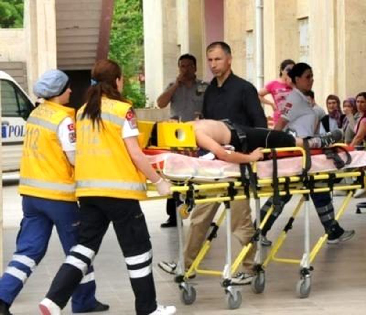 MHP Genel Başkan Yardımcısı Bal\'ın İçinde Bulunduğu Araç, Anne ve Çocuğuna Çarptı