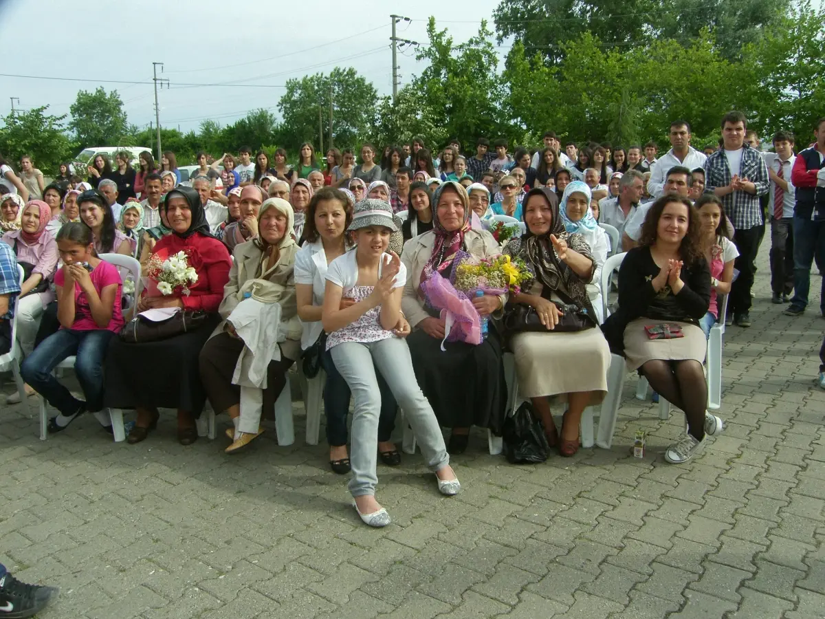 Öğretmen Lisesi 97 Mezun Verdi