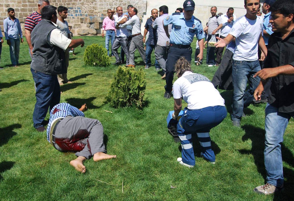 (Özel Haber) Parkta Gördüğü Kan Davalısını Ağır Yaraladı