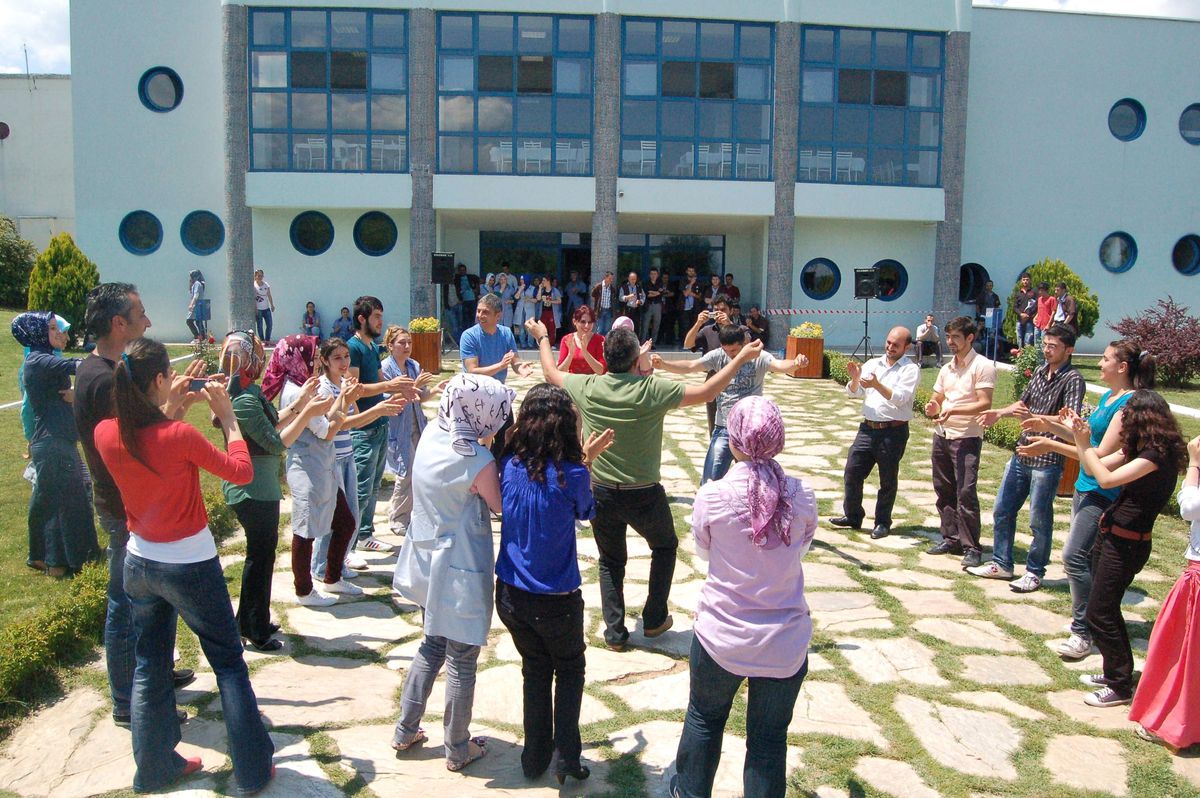 Tekstil Fabrikasında Yaza Merhaba Eğlencesi