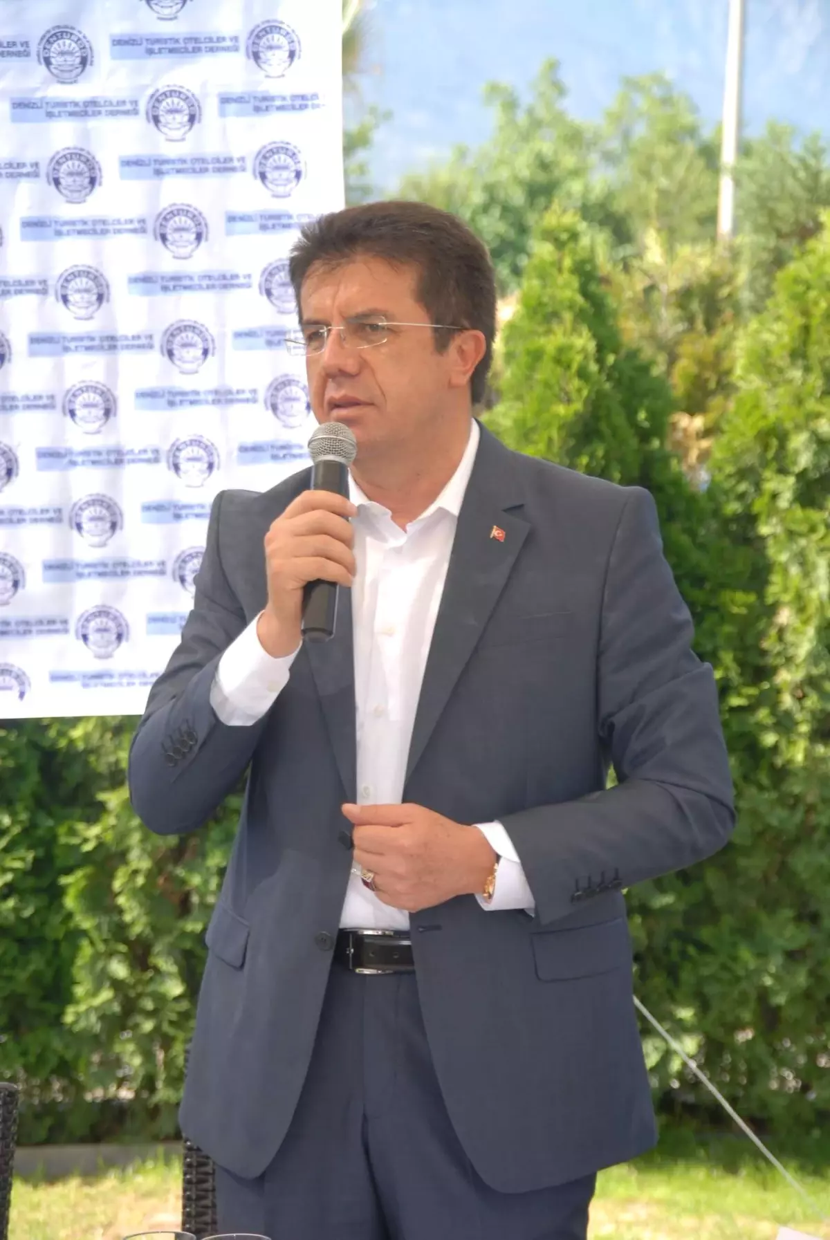 Zeybekci\'den Turizm Çıkışı