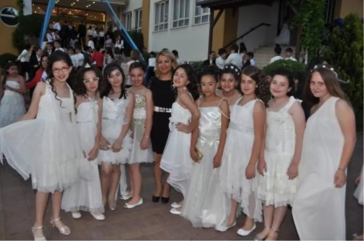 5.Sınıf Öğrencilerinin Mezuniyet Sevinci