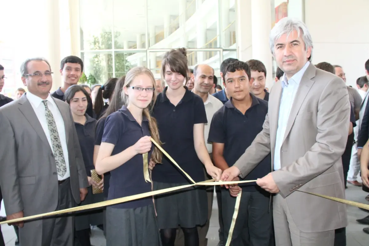 Akhisar Anadolu Öğretmen Lisesi Resim Sergisi Açıldı