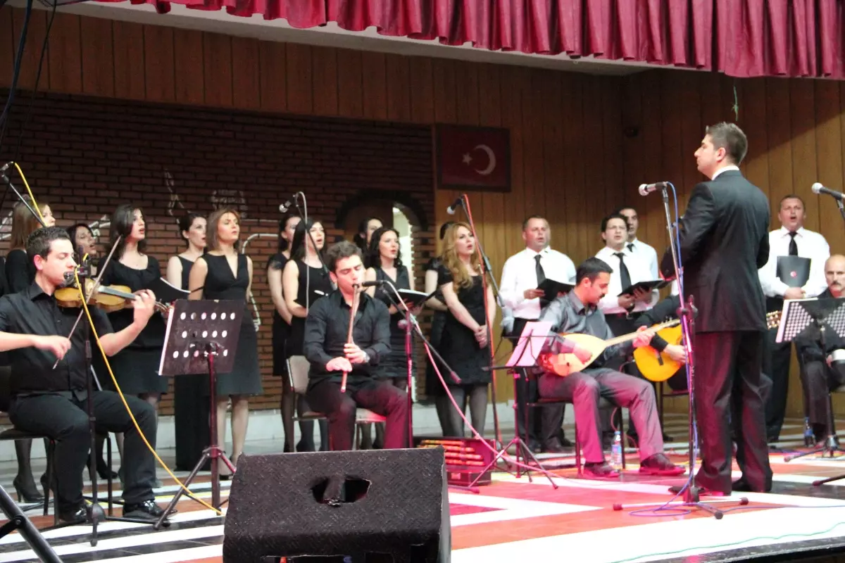 Ardahan\'da Öğretmenler Korosu Konser Verdi