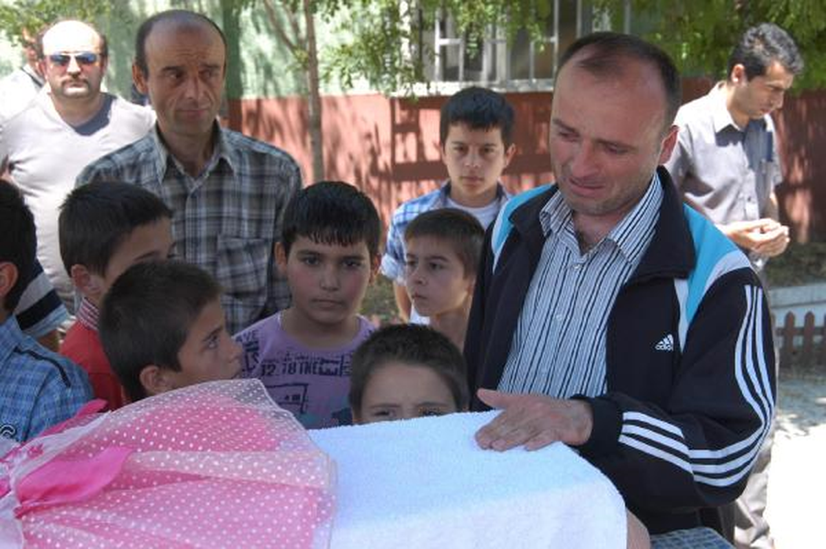 Balkondan Düşen 2 Yaşındaki Çocuk Öldü