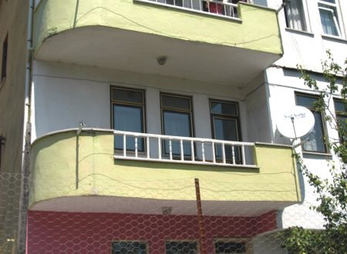 Balkondan Düşen İki Yaşındaki Çocuk Öldü