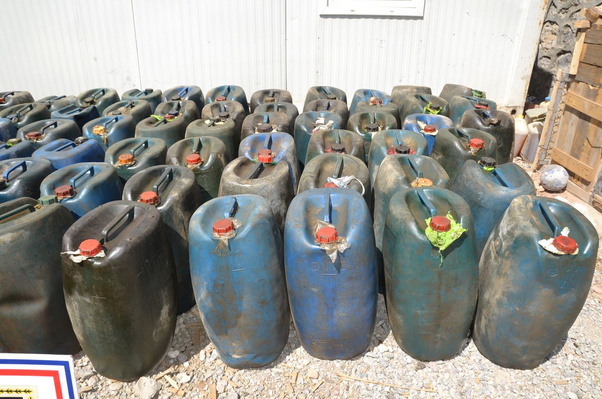 Başkale\'de 4 Ton 400 Litre Kaçak Akaryakıt Ele Geçirildi