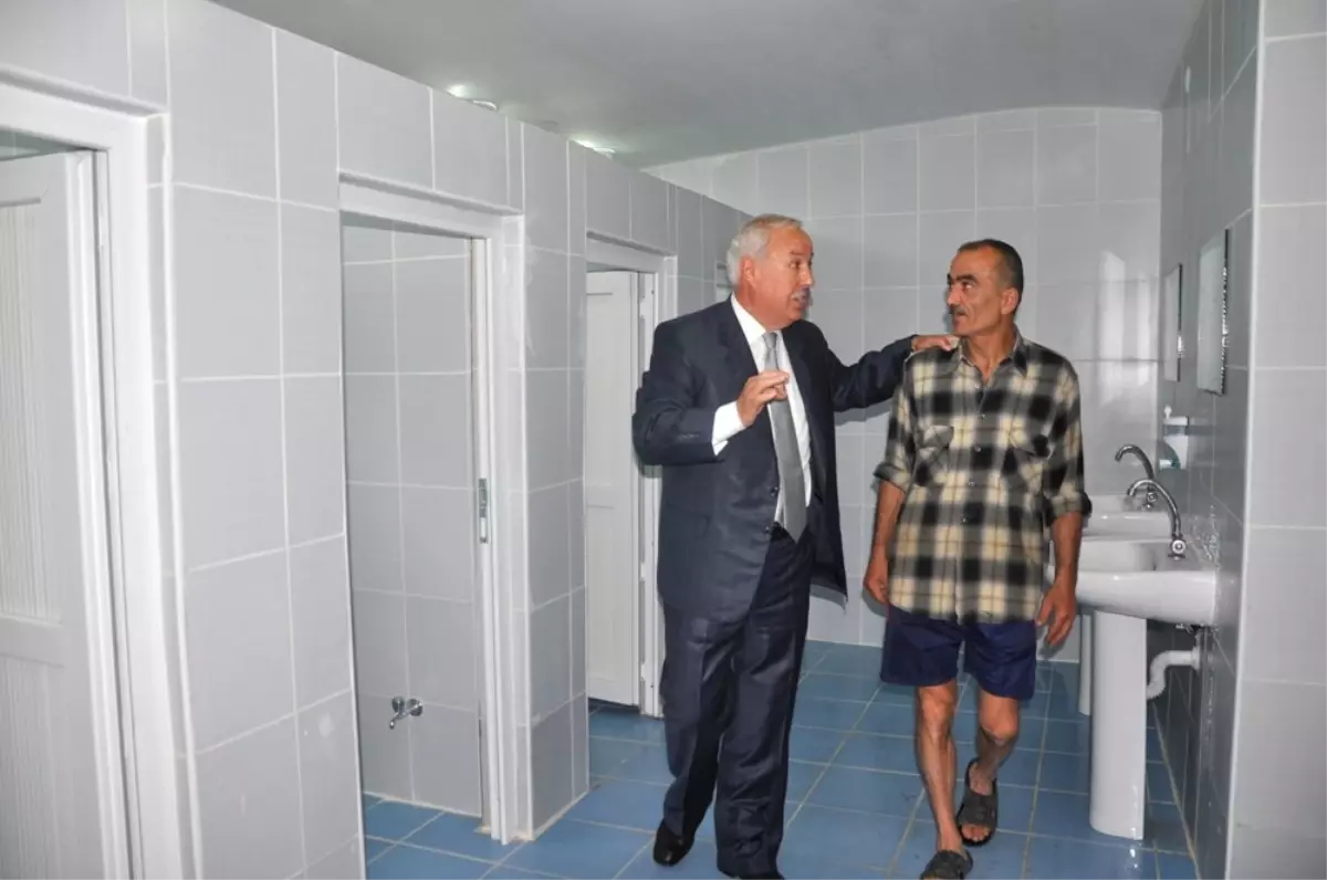 Başkan Akdemir Kapuz Plajı\'nda İncelemelerde Bulundu