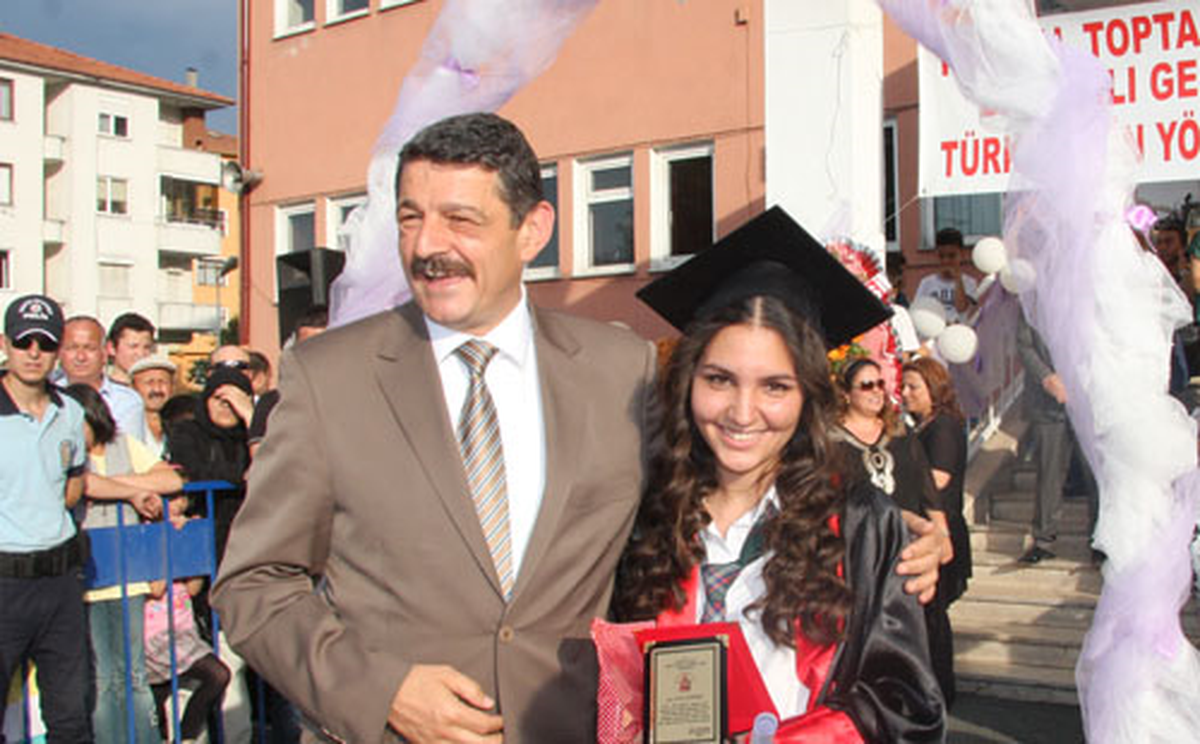 Belediye Başkanı Cemal Akın Mezuniyet Törenine Katıldı
