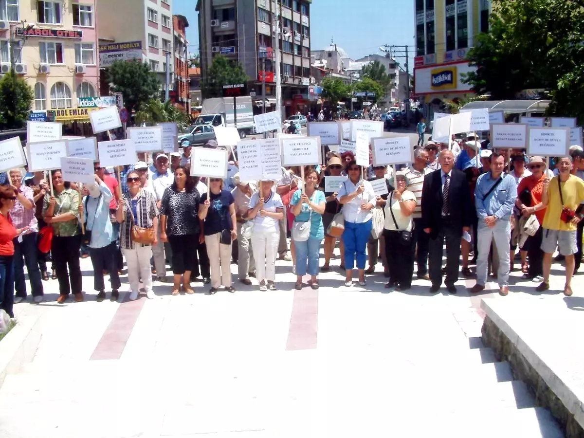 Burhaniyeli Kadınlar, Kadın Cinayetlerini Protesto Etti