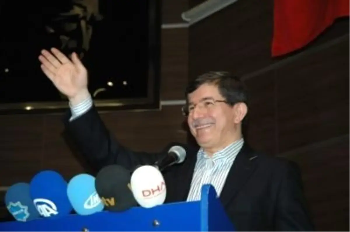 Davutoğlu'ndan Uluslararası Camiaya 'Esad' Eleştirisi