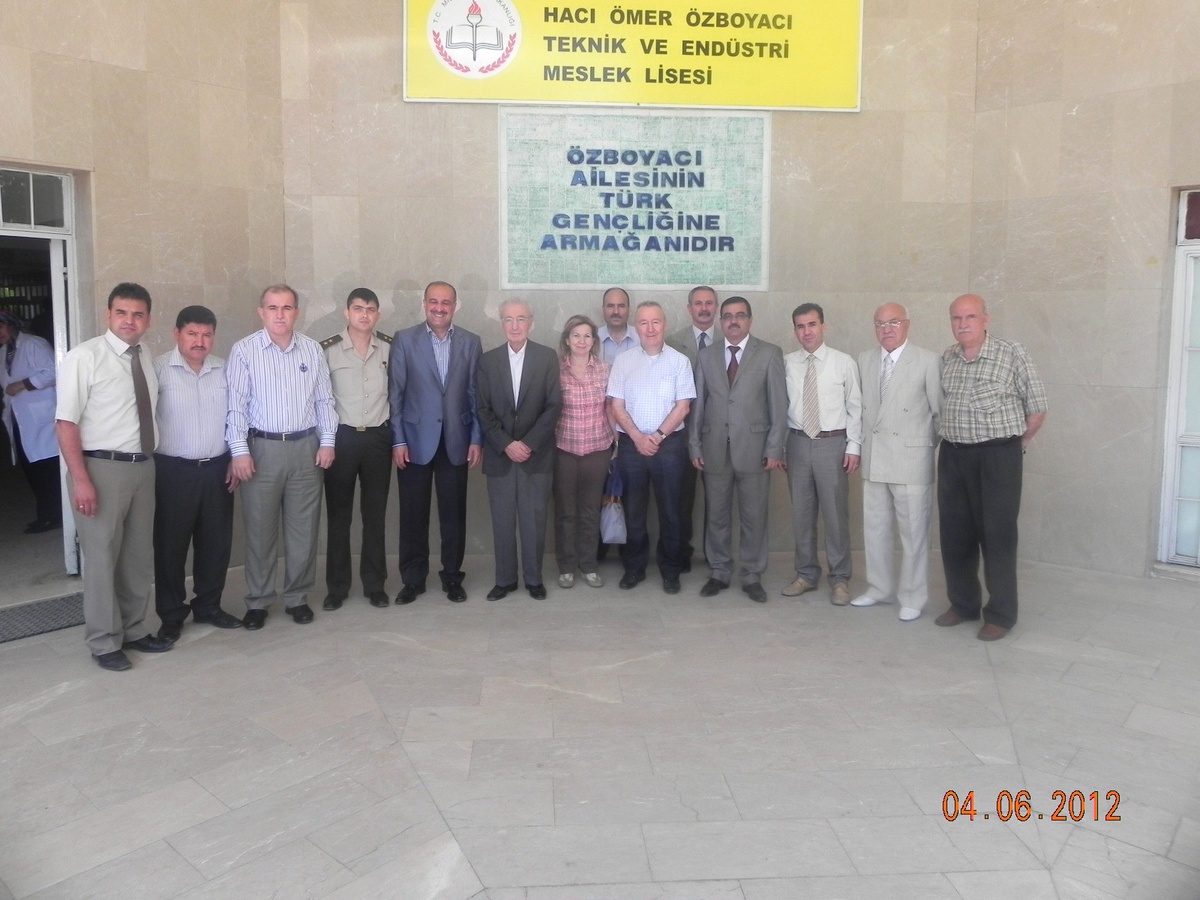 Dedesinin Yaptırdığı Okulu Ziyaret Etti