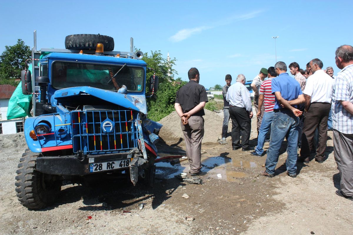 Giresun\'da Gürcü Yolcu Otobüsü Kaza Yaptı: 9 Yaralı