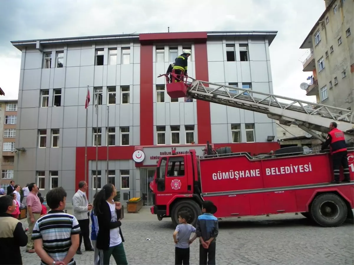 Gümüşhane Belediyesi İtfaiye Ekiplerinden Yangın ve Kurtarma Tatbikatı