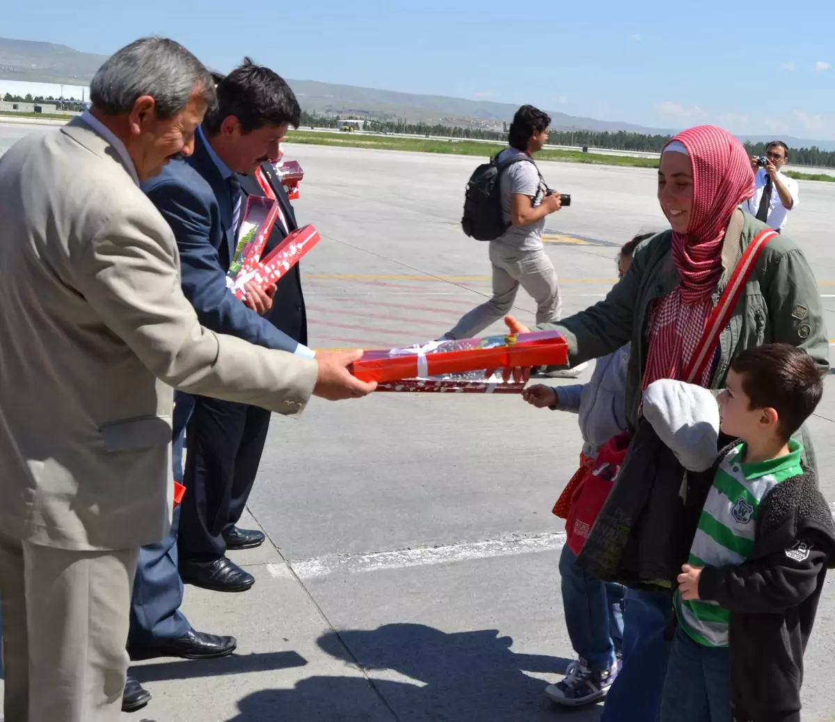 Kayseri Esnafından Gurbetçilere Güllü Karşılama