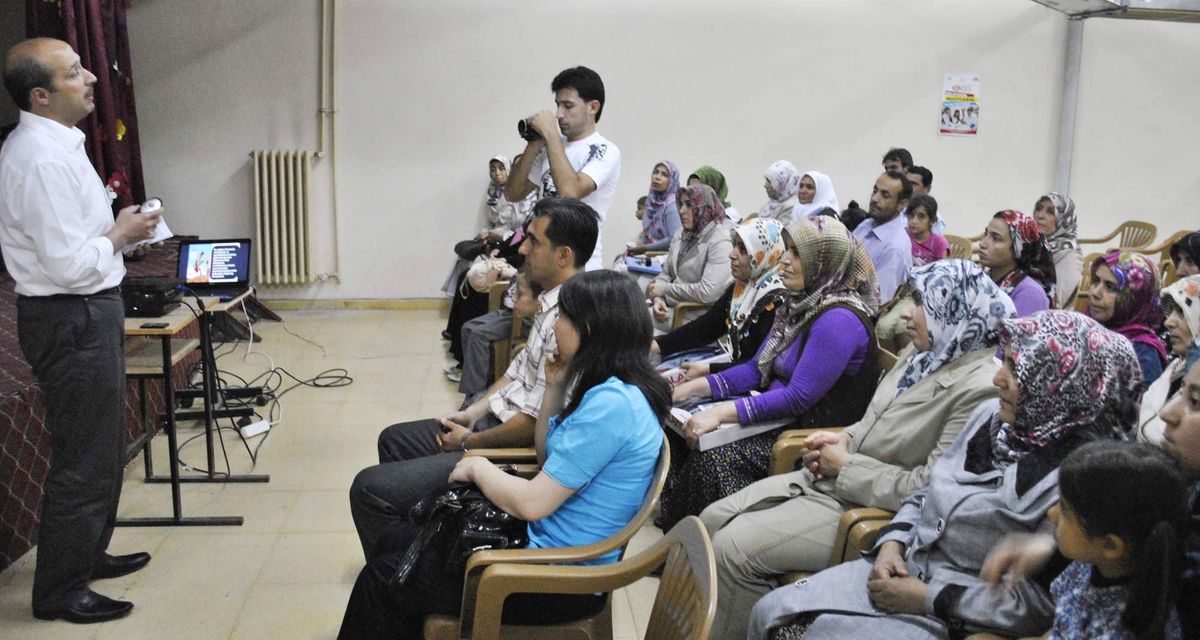 Mahalle Kadınlarına "Karne" Konferansı