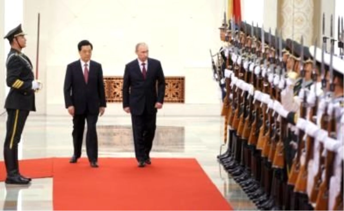Putin, Çin Ziyaretine Başladı