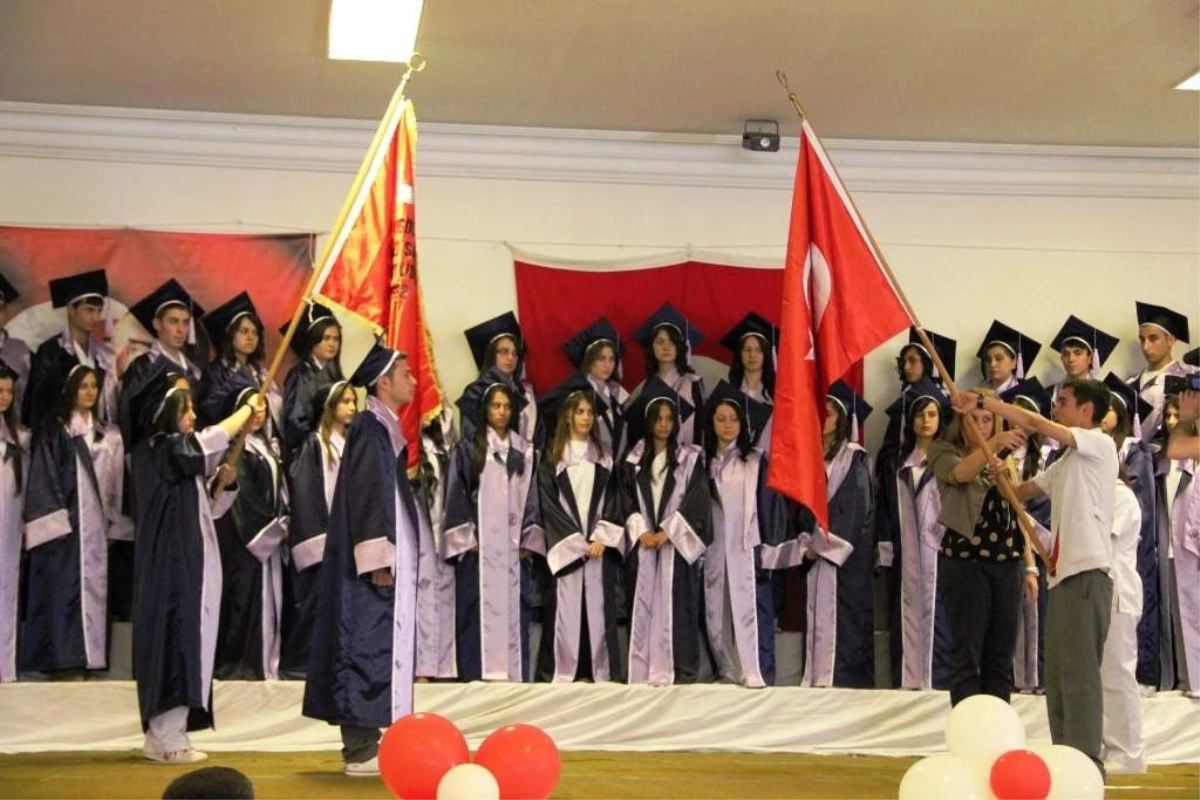Sarıgöl Anadolu Sağlık Meslek Lisesi\'nde Mezuniyet Töreni