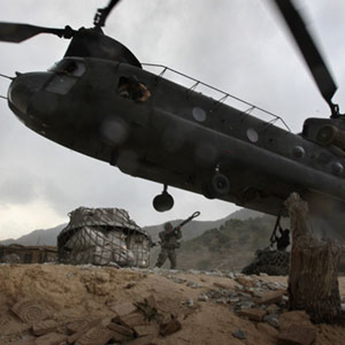 NATO Helikopteri Düştü