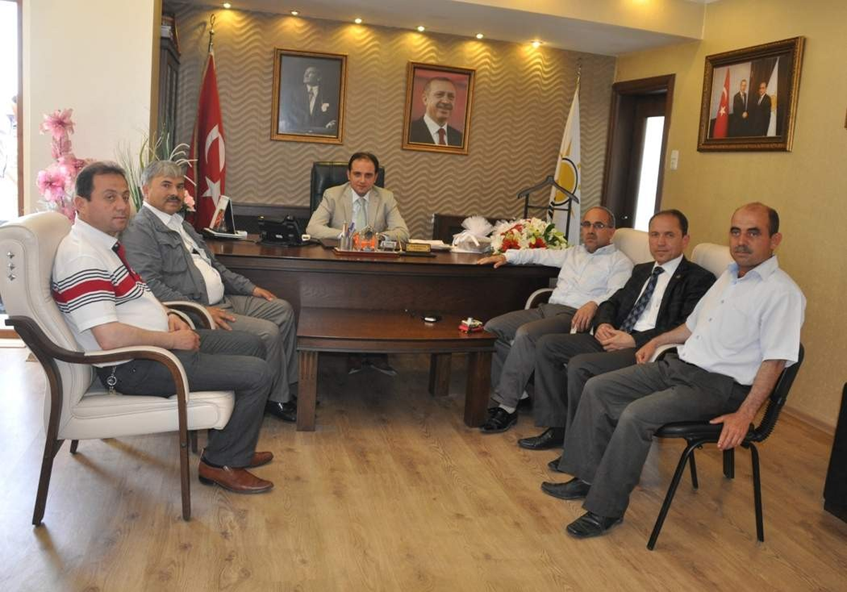 AK Parti Gördes Teşkilatı\'ndan Baybatur\'a Ziyaret