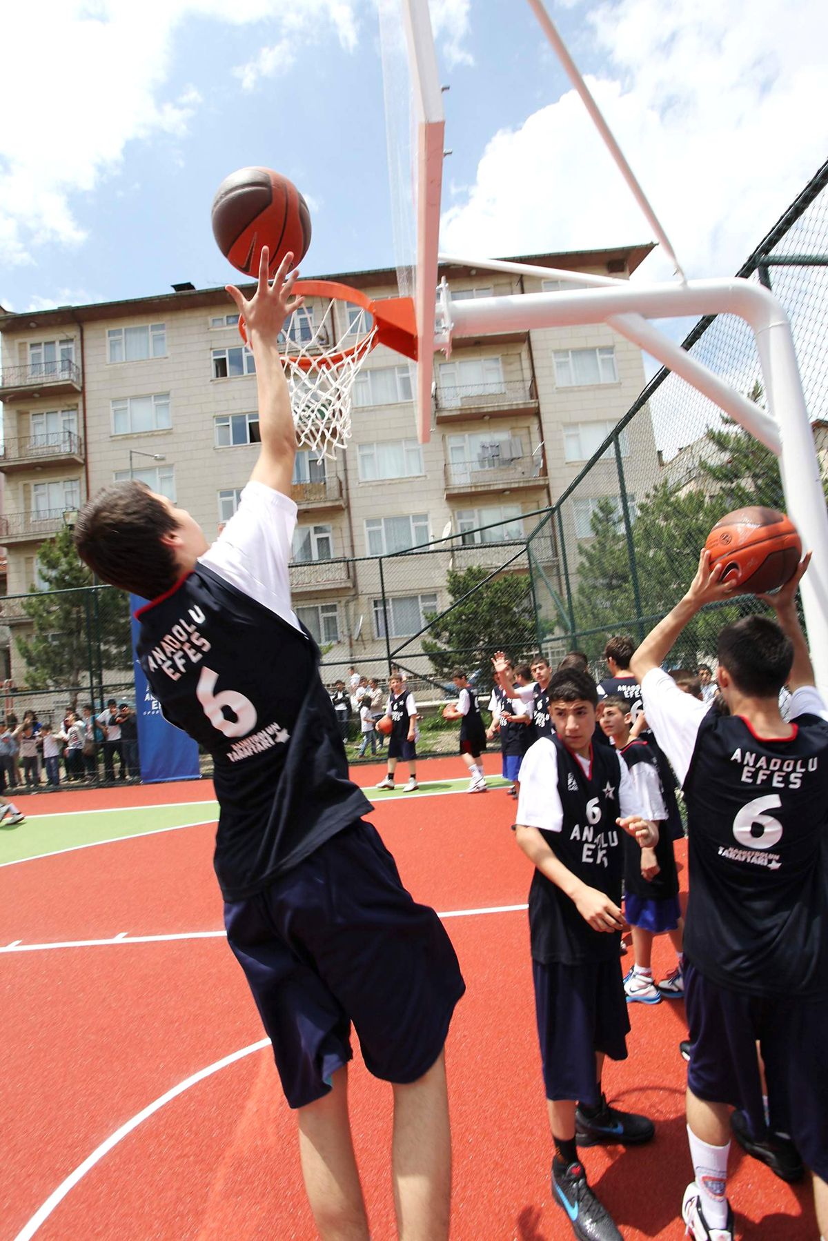 Anadolu Efes, İlk Basketbol Sahasını Kastamonu\'da Açtı