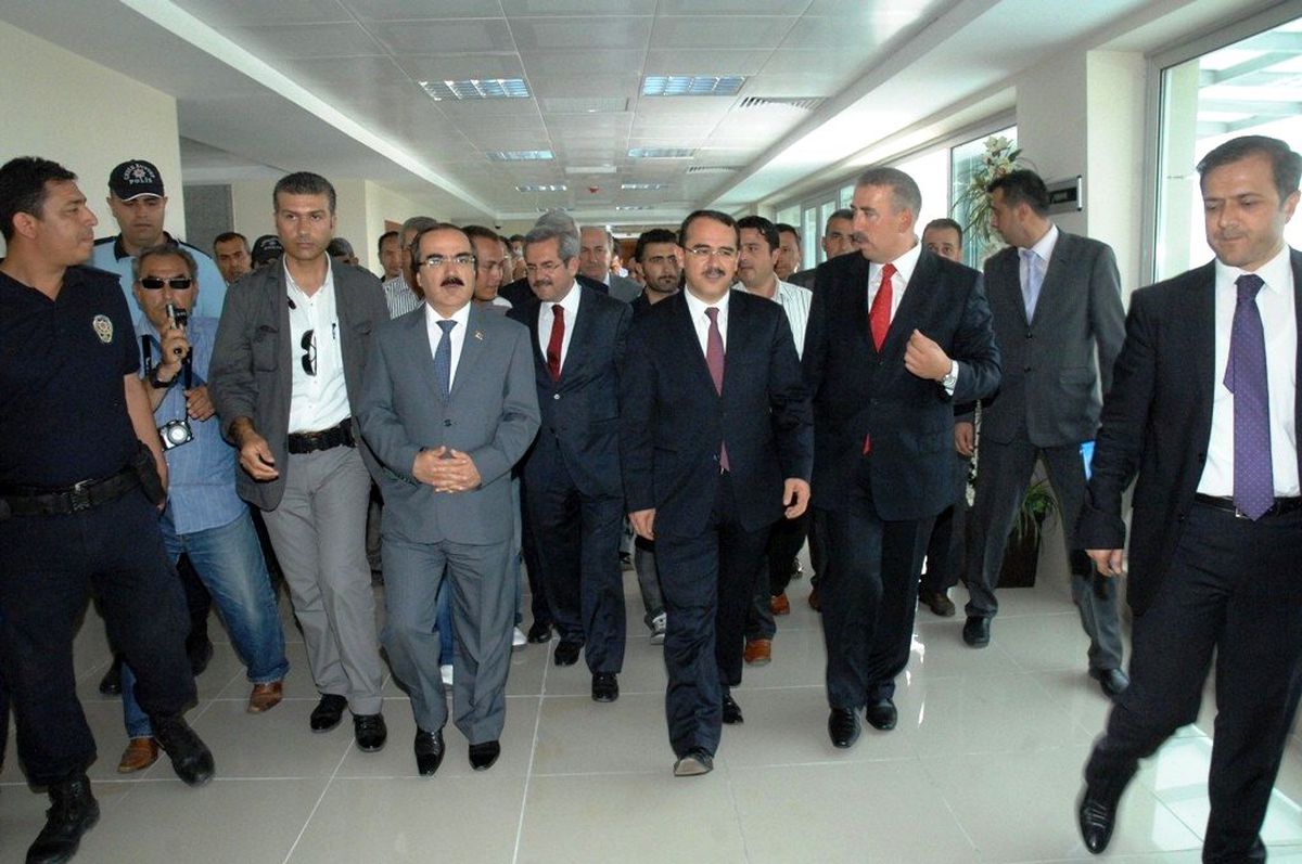 Bakan Ergin Ceyhan\'da Adliye Sarayı Açılışına Katıldı