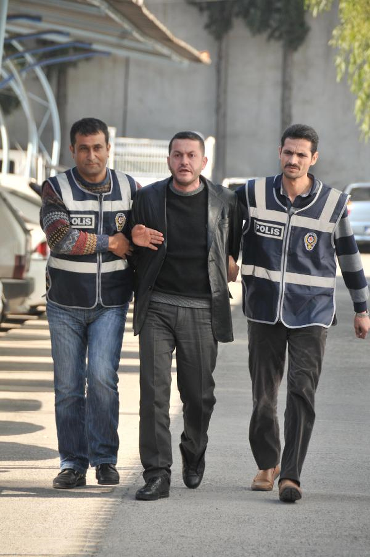 \'Başkomiserim\' Yalanıyla Dolandırıcılığa 5\'er Yıl Hapis İstemi