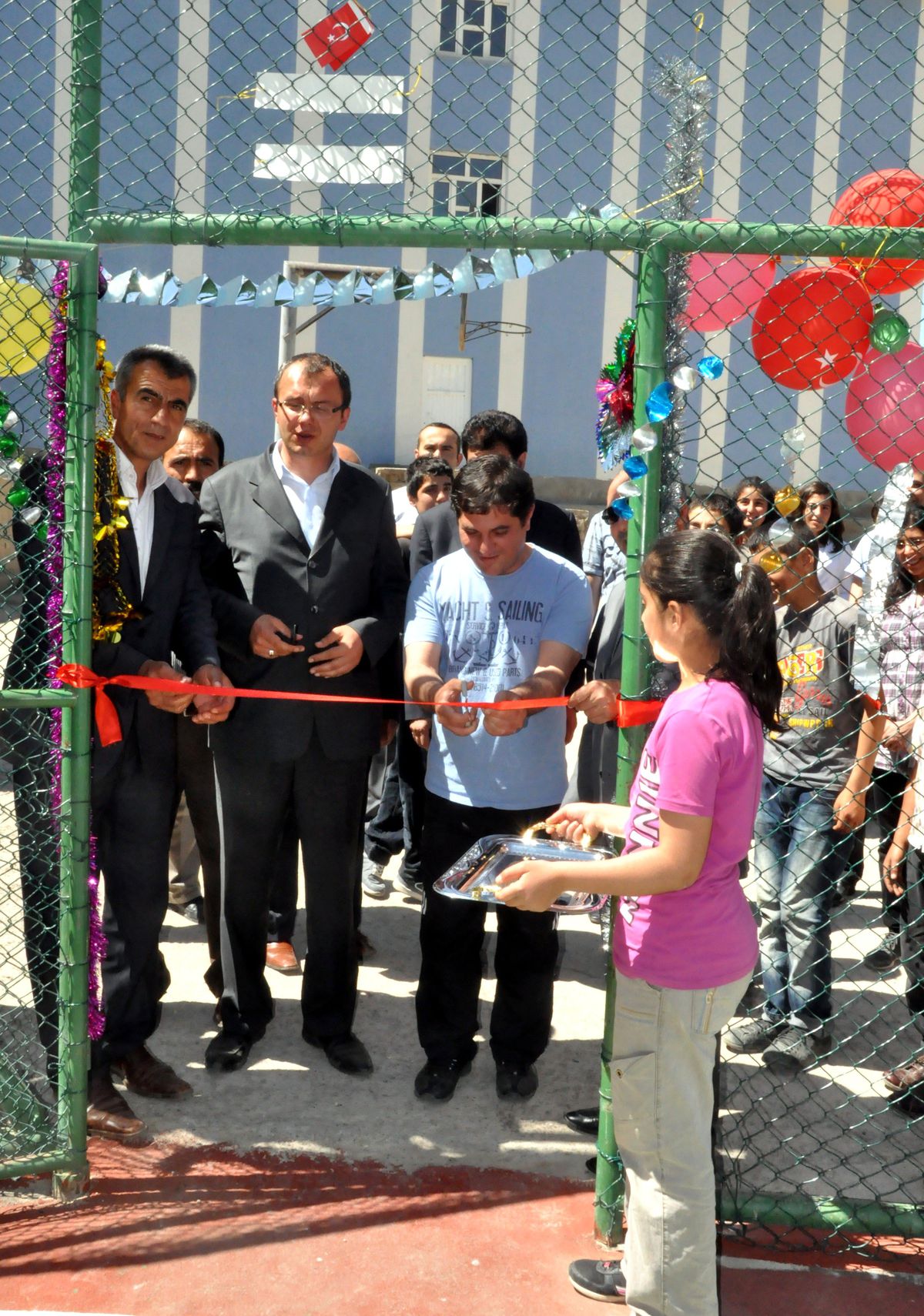 Bitlis\'te Sodes\'ten Okul Bahçelerine Semt Sahası