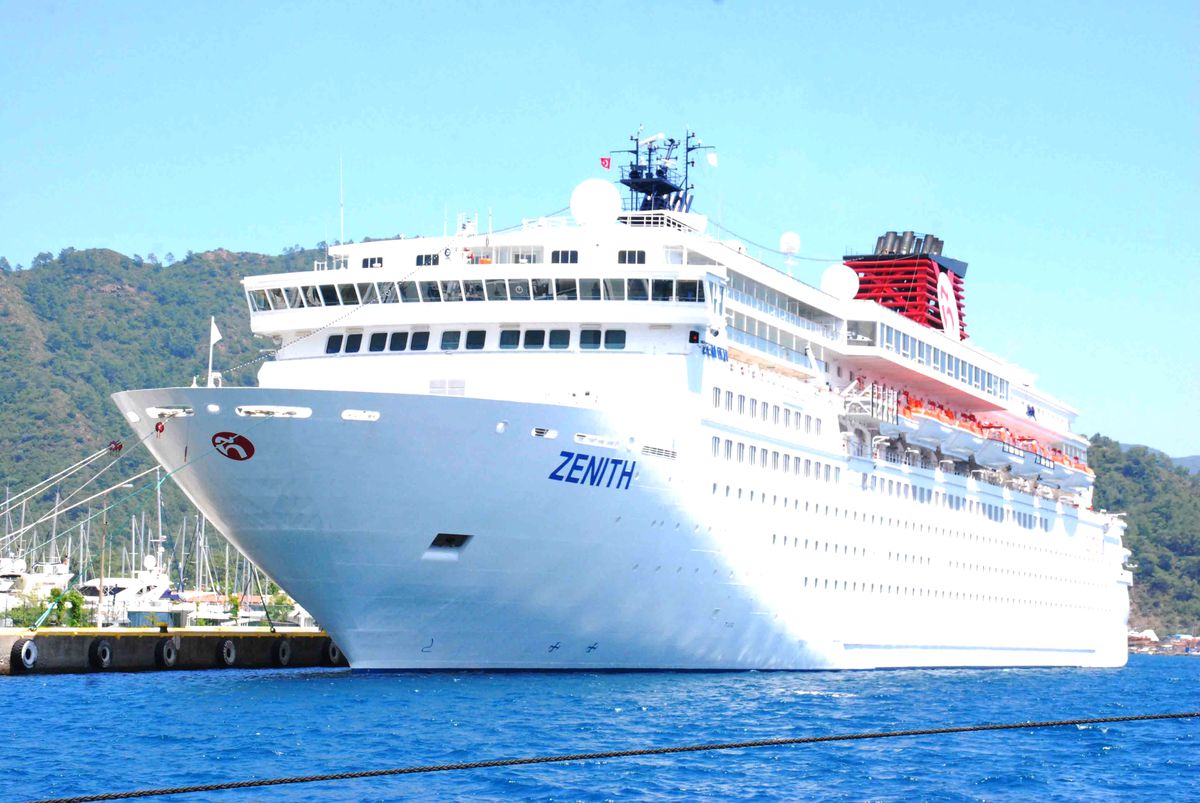 Dev Yolcu Gemisi \'Zenith\' Marmaris\'te