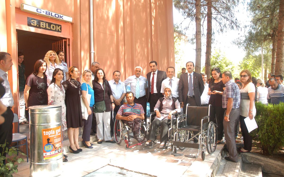 Dicle Üniversitesi Engellilerin Yüzünü Güldürüyor