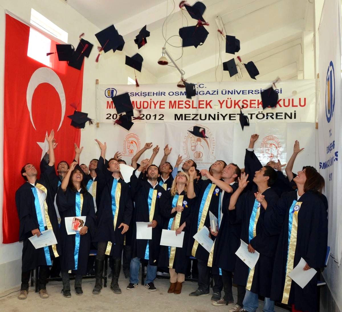Esogü Mahmudiye Meslek Yüksekokulu 2012 Mezunları Diplomalarını Aldı
