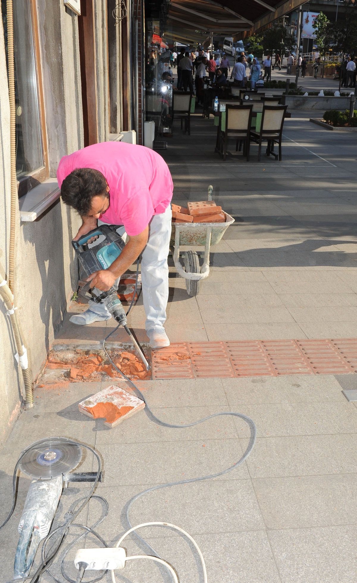 Görme Engeliler İçin Yaptırılan Yürüyüş Yolundaki Aksaklıklar Giderildi