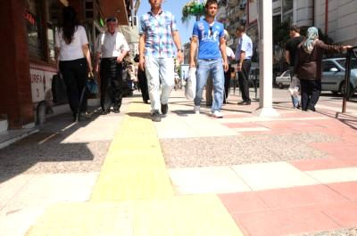 Bu da Laz\'ın Görme Engelli Yolu