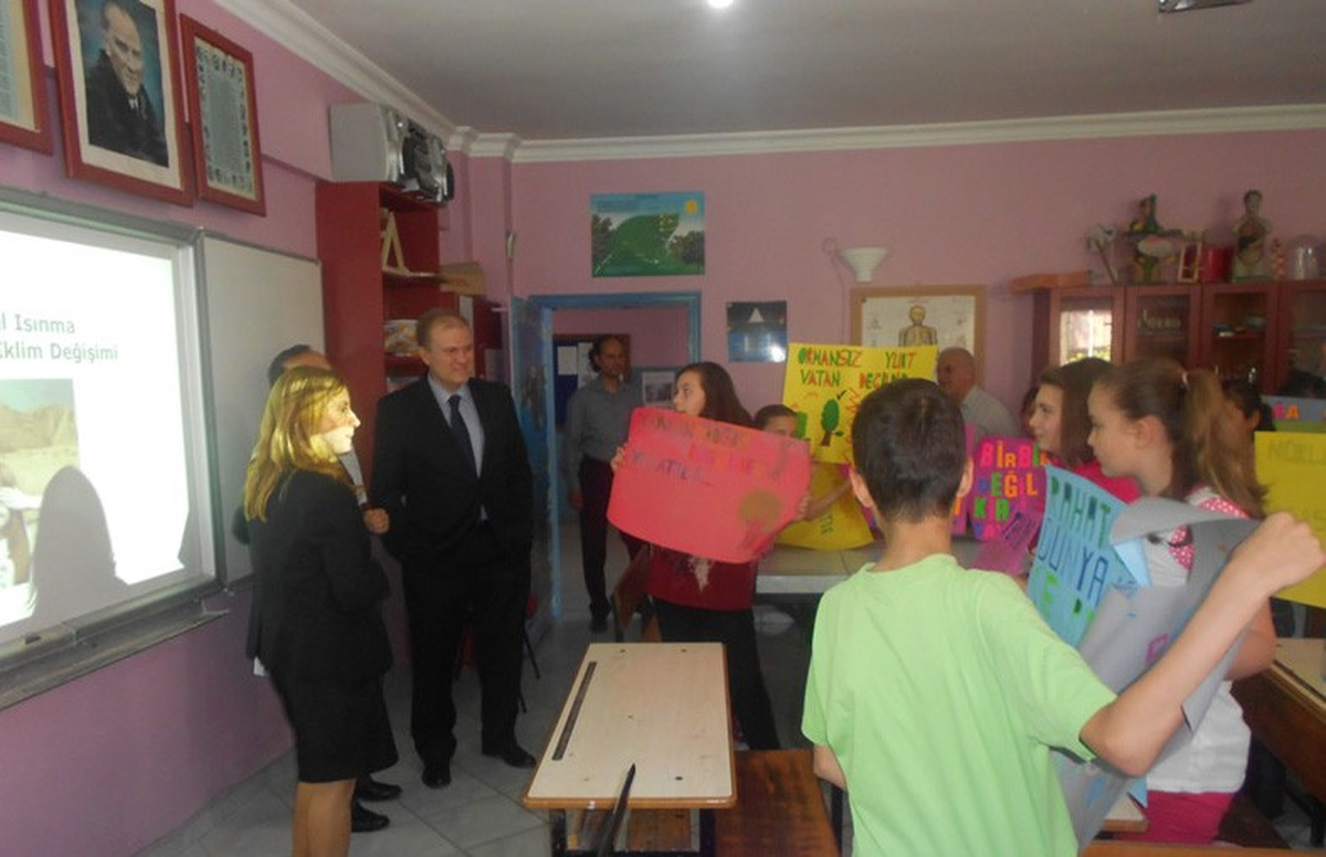 Gülüç Vesile Dikmen İlköğretim Okulundan Çevre Etkinliği