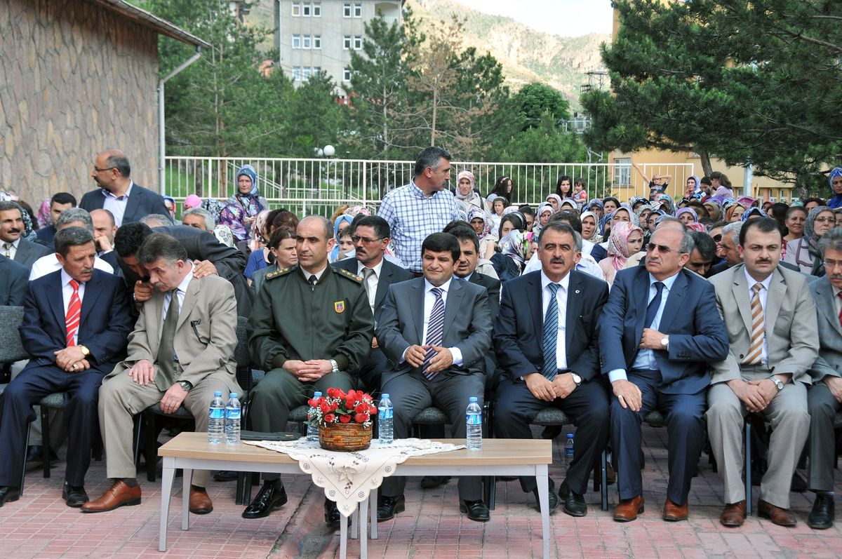 Gümüşhane\'de Halk Eğitim Sergisi Açıldı