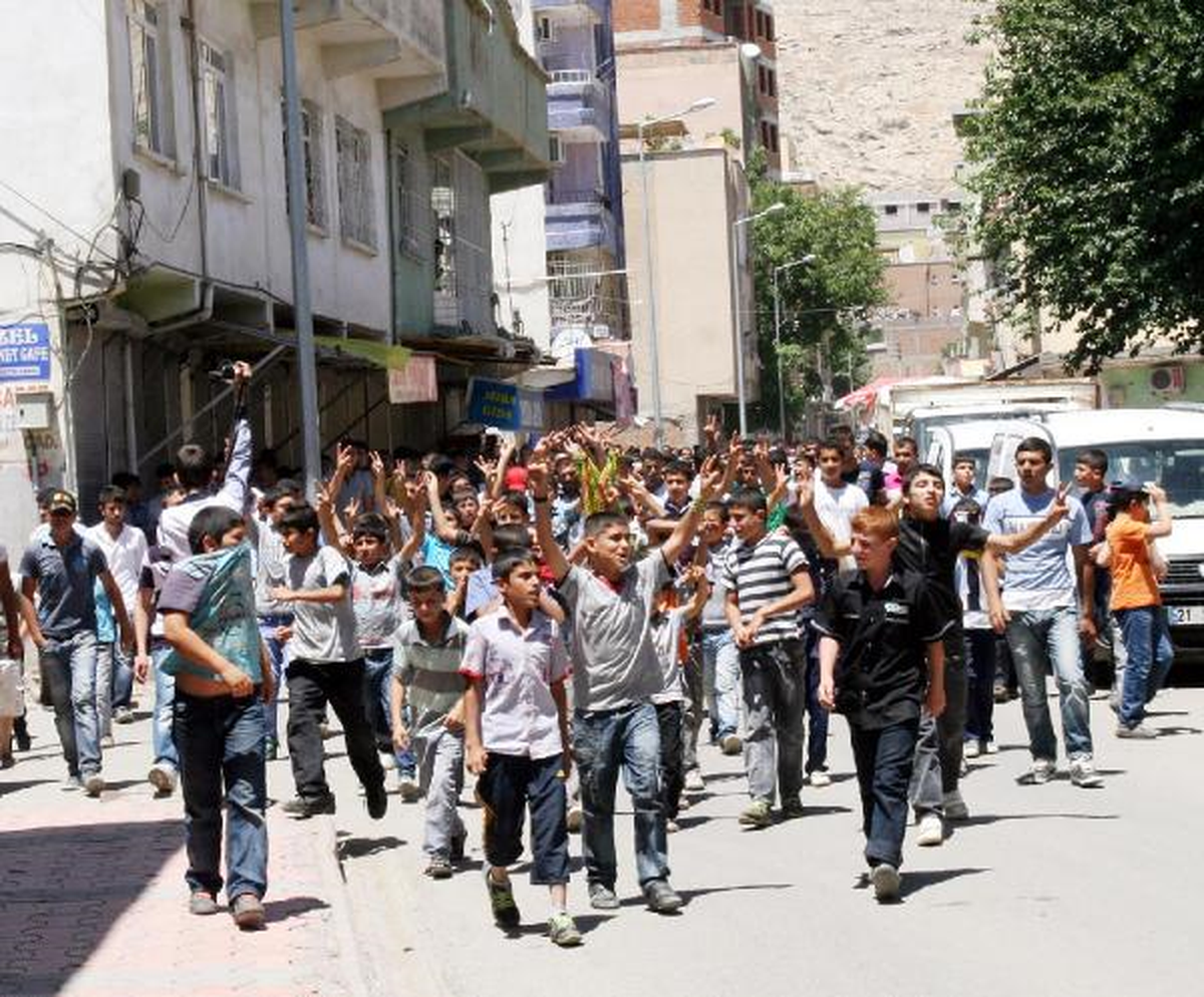İntihar Saldırısında Ölen PKK\'lıya Gergin Cenaze