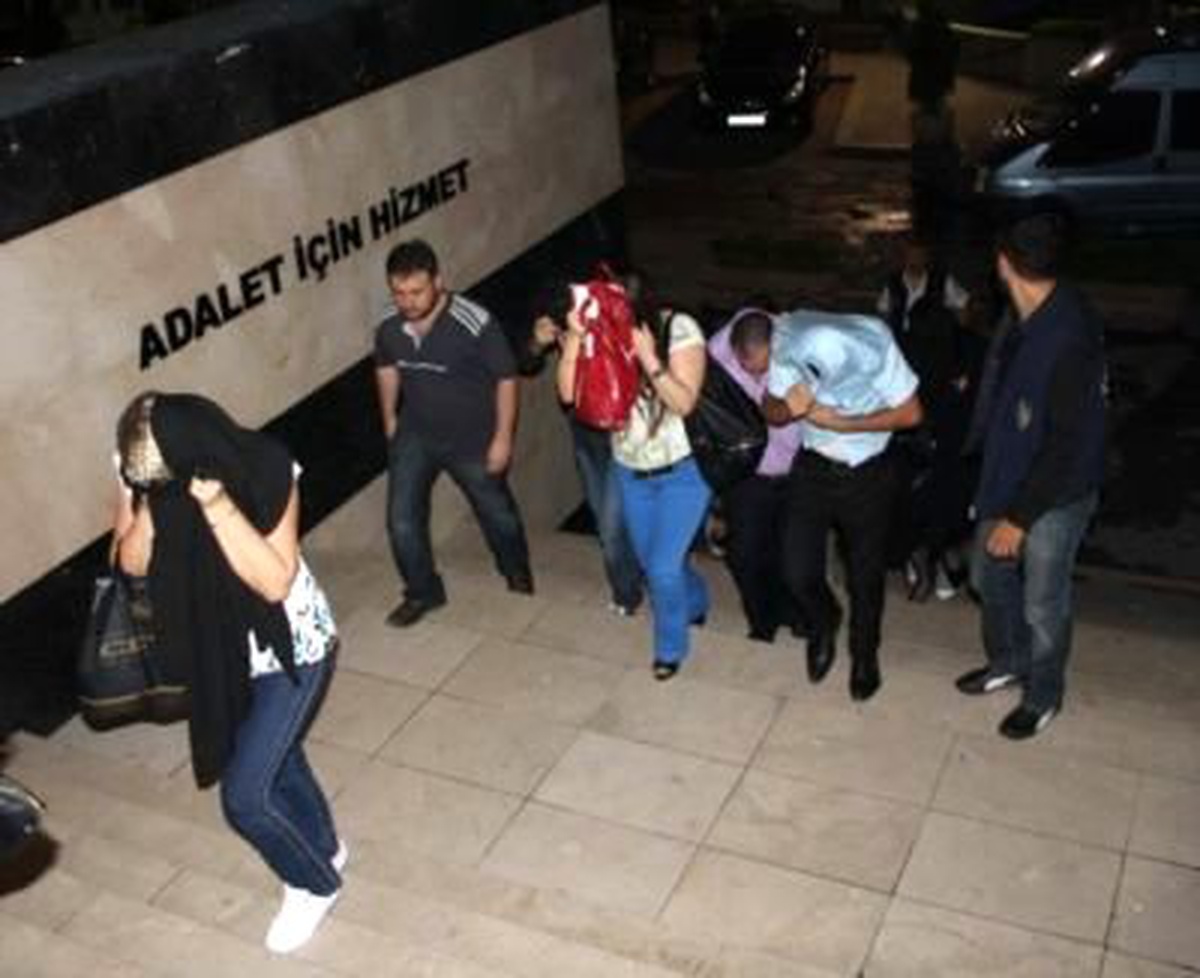 Kocaeli\'nde Fuhuş Operasyonu; 6 Gözaltı