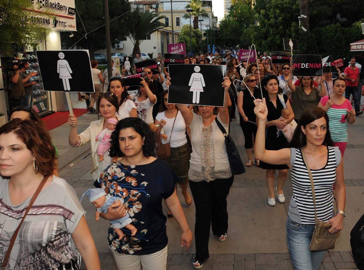 Konak\'ta "Kürtaj" Protestosu