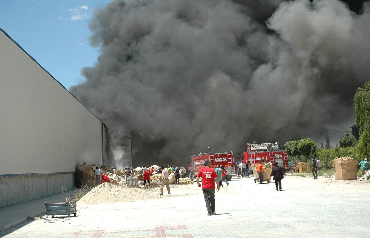 Konya\'da Fabrika Yangını: 16 Kişi Zehirlendi