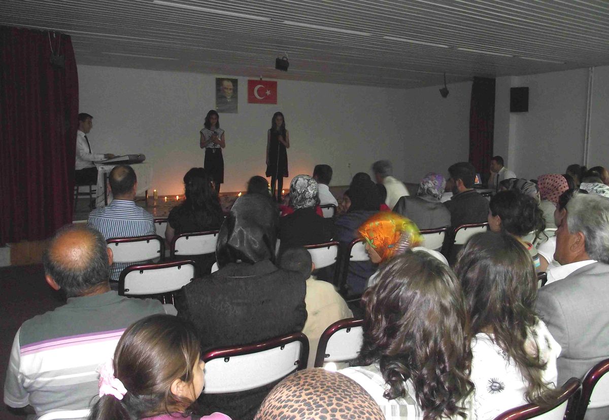Kulu\'da İlköğretim Öğrencileri Şiir Dinletisi Düzenledi