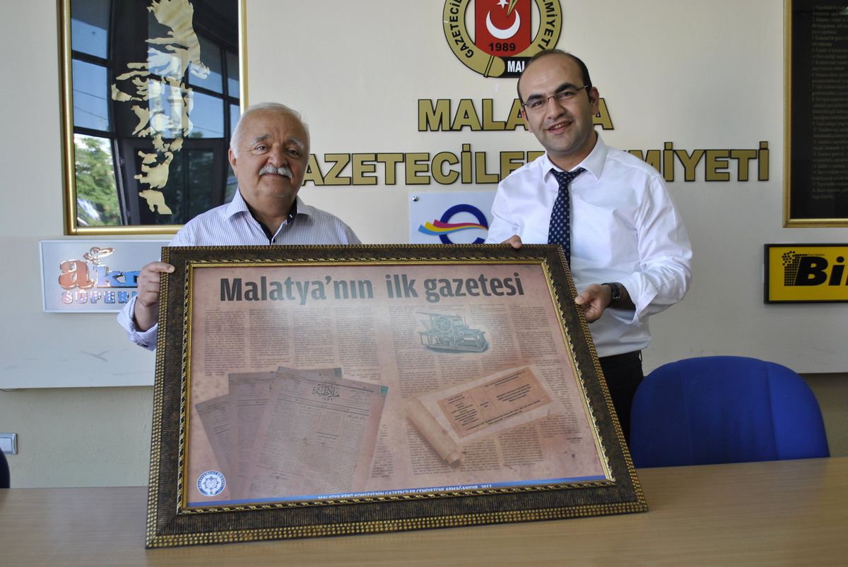 Malatya\'nın İlk Gazetesi Gazeteciler Cemiyeti\'ne Hediye Edildi