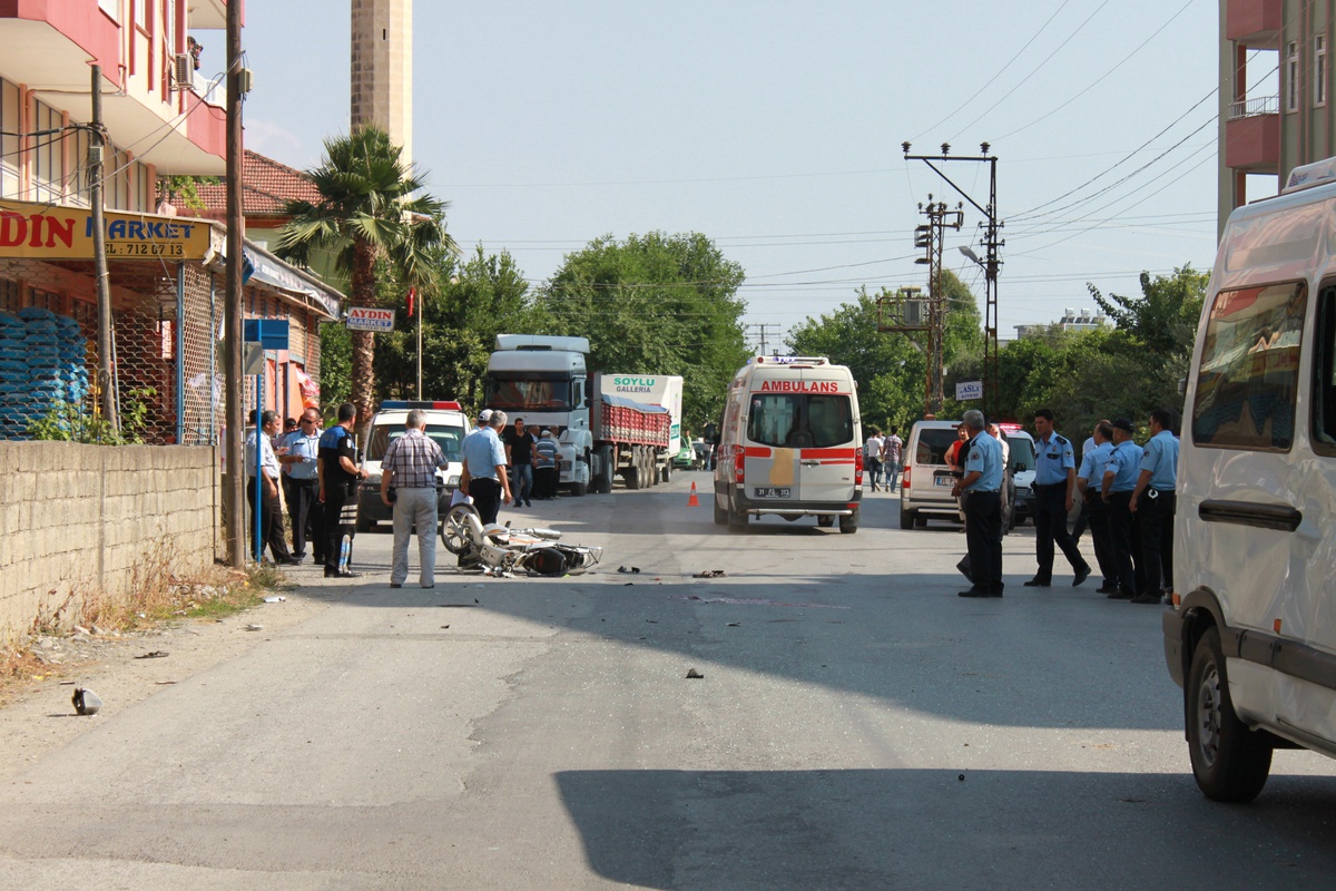 Minibüs Motosikletle Çarpıştı: 1 Ölü, 1 Yaralı