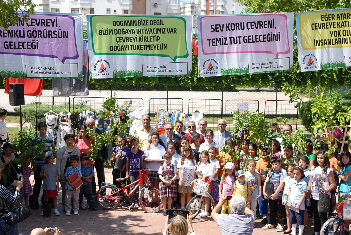 Muratpaşa Belediyesi\'nden Çevreci Öğrencilere Ödül