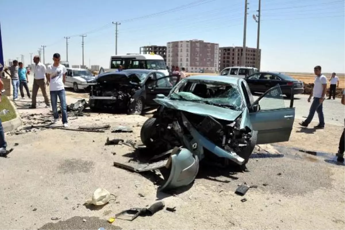 Nusaybin\'de İki Otomobil Çarpıştı: 5 Yaralı