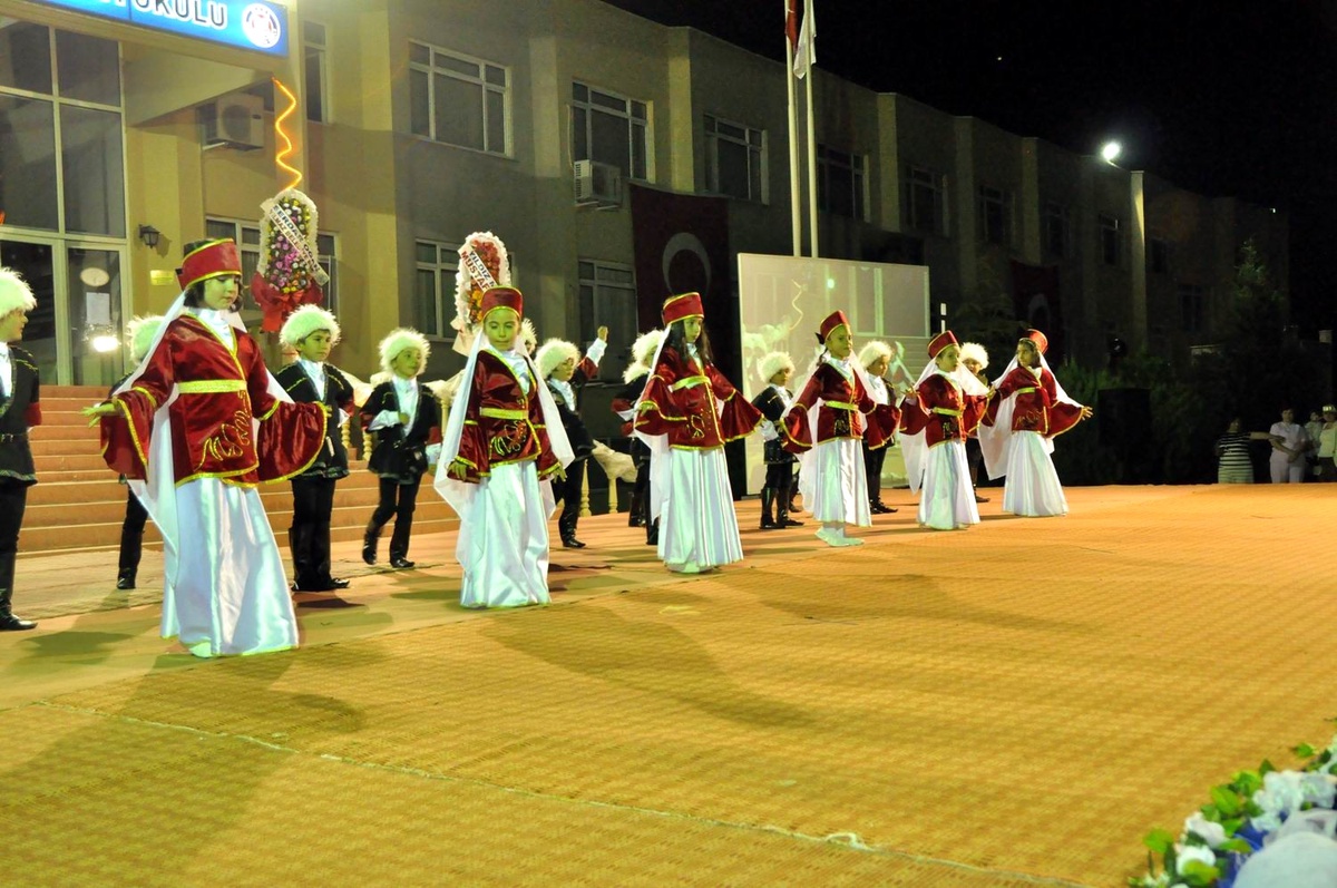 Salihli İlköğretim Okulunda Yıl Sonu Sergisi
